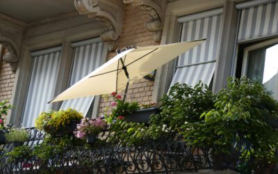 Sonnensegel für den Balkon: Welche Materialien zuverlässigen UV-Schutz bieten